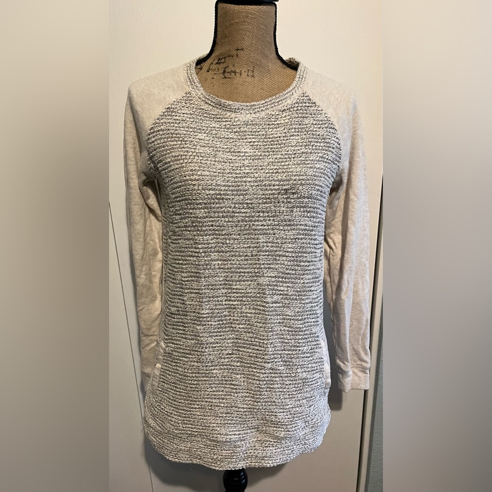 EUC Per Se medium gold metallic cozy pocket sweater